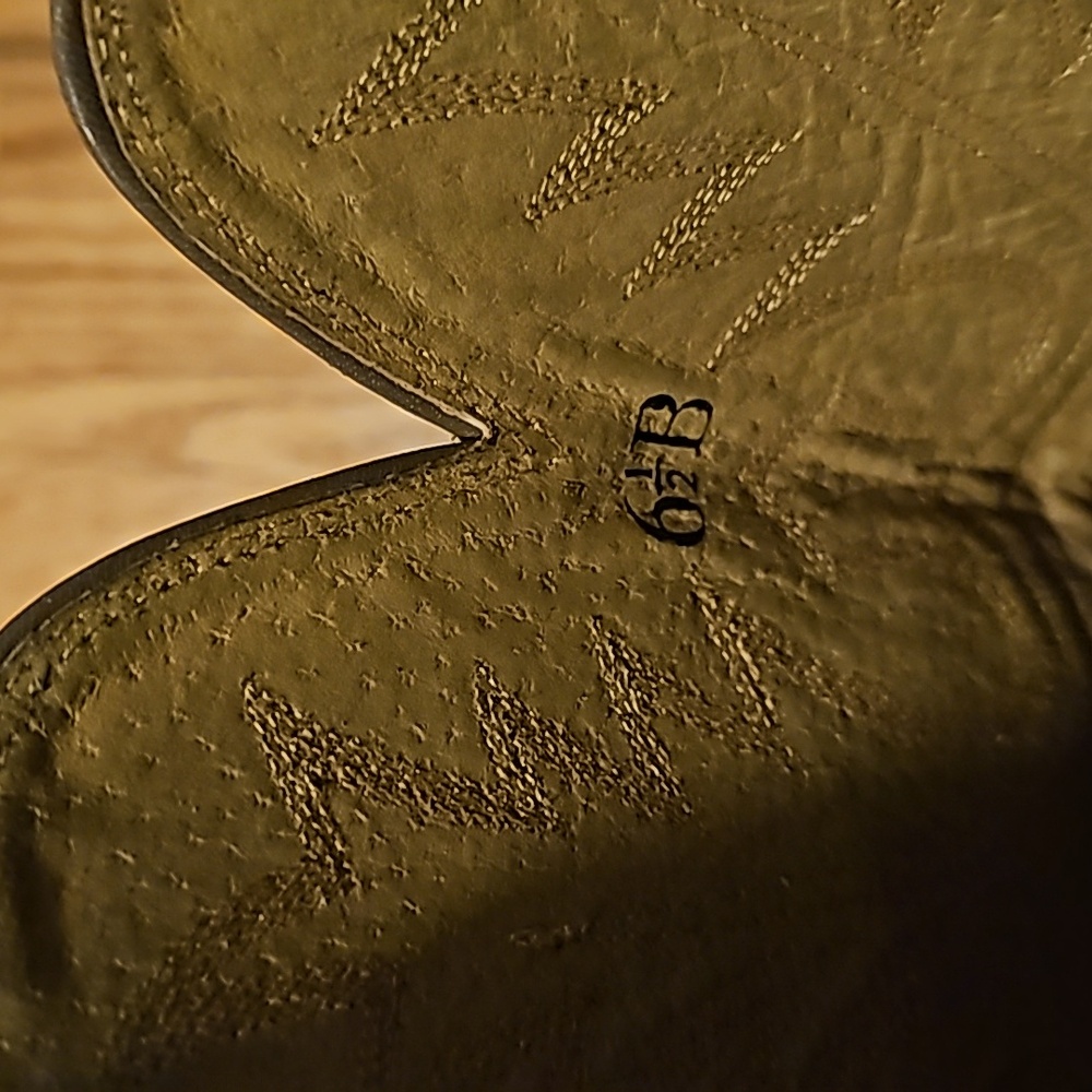 Boots - Picture 5 of 10